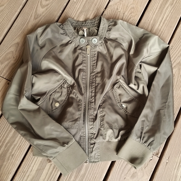 Free People Jackets & Blazers - LIKE NEW Free People Bomber Jacket
